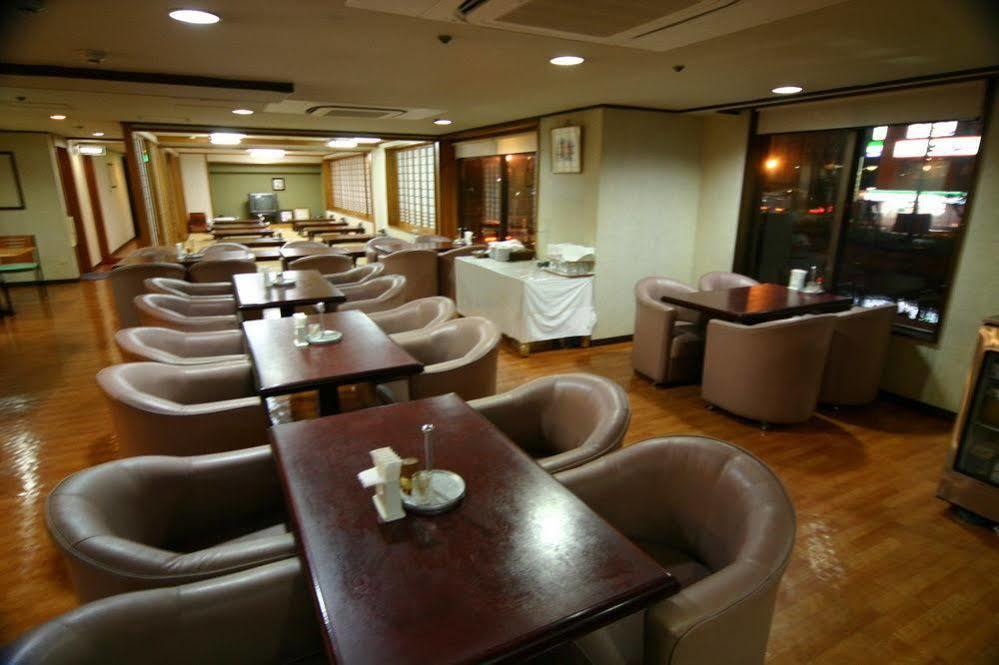 Hotel Maruki Наха Екстер'єр фото